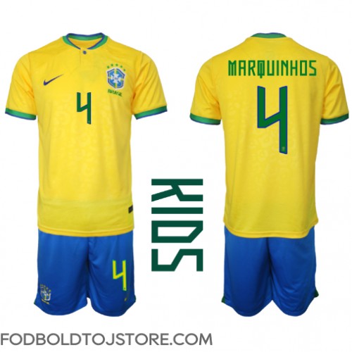 Brasilien Marquinhos #4 Hjemmebanesæt Børn VM 2022 Kortærmet (+ Korte bukser)